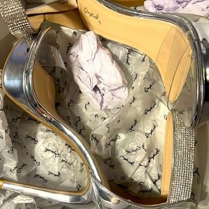Women shoes: heels open toed straps